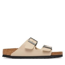 Klapki Birkenstock. Brązowe klapki damskie Birkenstock, bez wzorów, bez obcasa, bez zapięcia. Za 399.99 zł.