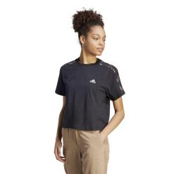 Koszulka z krótkim rękawem damska Adidas Gym & Pilates. Czarne bluzki damskie Adidas, s, bez wzorów, z bawełny, bez kołnierzyka, bez ramiączek. W wyprzedaży za 129.99 zł.