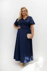 Kopertowa sukienka maxi Midnight Navy Glam z połyskiem na wesele i bal granatowa Plus Size Oversize. Niebieskie sukienki damskie Moda Size Plus Iwanek, bez wzorów, z dzianiny, eleganckie, bez ramiączek. Za 379.90 zł.