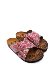 Calceo Klapki w kolorze czerwonym ze wzorem rozmiar: 39. Czerwone klapki damskie Calceo, bez wzorów, z materiału, z otwartym noskiem, bez obcasa, bez zapięcia. Za 150.95 zł.