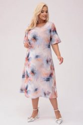 Trapezowa sukienka Felipa w pastelowe kwiaty MIDI PLUS SIZE XXL OVERSIZE WIOSNA. Niebieskie sukienki damskie Moda Size Plus Iwanek, bez wzorów, z elastanu, eleganckie, bez ramiączek. Za 289.90 zł.