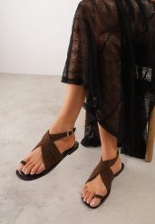 Brązowe Sandały VICES z Imitacji Zamszu o Fasonie Japonek z Paskiem na Palec Cresea. Brązowe sandały damskie Renee, bez wzorów, bez obcasa, na płaskiej podeszwie, bez zapięcia. Za 69.99 zł.