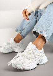 Białe Sneakersy z Koralikami Kokardą i Geometrycznym Wzorem Sarivela. Białe obuwie sportowe damskie Renee, z jeansu, bez zapięcia. Za 89.99 zł.