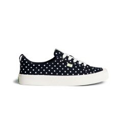Tenisówki Cariuma OCA Low Polka Dot Black Canvas. Czarne trampki damskie CARIUMA, bez wzorów, bez zapięcia. W wyprzedaży za 233.70 zł.