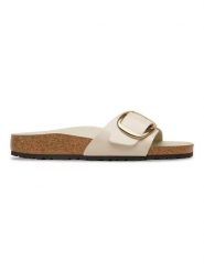 Birkenstock Skórzane klapki "Madird Big Buckle" w kolorze kremowym rozmiar: 37. Brązowe klapki damskie Birkenstock, bez wzorów, z otwartym noskiem, bez obcasa, bez zapięcia. Za 483.17 zł.