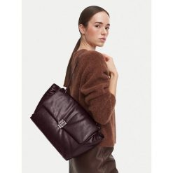 Torebka Calvin Klein. Czerwone torebki klasyczne damskie Calvin Klein, bez dodatków. Za 649.99 zł.