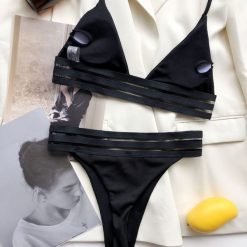 Strój kąpielowy damski w paski na plażę Phelia. Czarne stroje jednoczęściowe Intica, bez wzorów, z materiału. Za 139.00 zł.