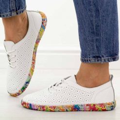 Białe skórzane półbuty damskie Sergio Leone Sp007. Białe półbuty damskie Sergio Leone, na jesień, bez wzorów, z jeansu, z okrągłym noskiem, bez obcasa, na płaskiej podeszwie, bez zapięcia. Za 209.00 zł.