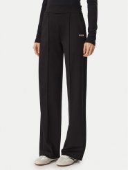 Guess Spodnie dresowe V6BB18 K6353 Czarny Regular Fit. Czarne spodnie dresowe damskie Guess, xs, z aplikacjami, z dresówki. Za 394.99 zł.
