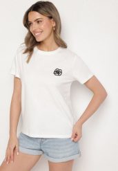 Biały T-shirt z Bawełny Ozdobiony Naszywką Firolee. Białe t-shirty damskie Born2be, s, z aplikacjami, z bawełny, bez kołnierzyka. Za 49.99 zł.