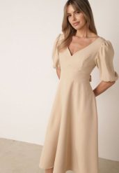 Beżowa Elegancka Sukienka z Bufiastymi Rękawami i Wiązaniem na Plecach Zeepy. Brązowe sukienki damskie Born2be, bez wzorów, eleganckie, bez ramiączek. Za 249.99 zł.