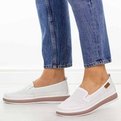 Białe ażurowe skórzane półbuty damskie Cambell 87322. Białe półbuty damskie Cambell, na jesień, w ażurowe wzory, z jeansu, z okrągłym noskiem, bez obcasa, na płaskiej podeszwie, bez zapięcia. Za 219.00 zł.