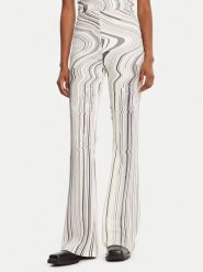 Desigual Spodnie materiałowe Chiara 25WWPK02 Écru Flare Fit. Spodnie materiałowe damskie Desigual, bez wzorów, z materiału. Za 339.99 zł.