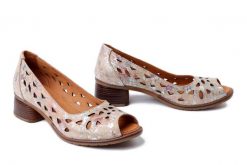 ARTIKER RELAKS 58C2101 beige, czółenka damskie. Brązowe czółenka damskie Artiker Relaks, w ażurowe wzory, ze skóry, bez obcasa, na obcasie. Za 233.67 zł.