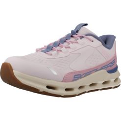 Buty SKECHERS GLIDE STEP VISTA LANE Rose. Czerwone obuwie trekkingowe damskie Skechers, z tkaniny, bez zapięcia. Za 279.99 zł.