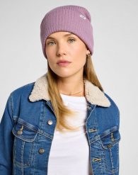 LEE RIBBED BEANIE DAMSKA CZAPKA ZIMOWA CIEPŁA PRETTY PLUM 112358334 LW81016297. Czapki damskie Lee, na zimę, bez wzorów. Za 79.99 zł.