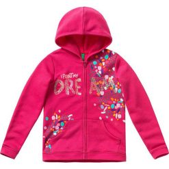 Bluza w kolorze różowym. Czerwone bluzy niemowlęce Benetton, z nadrukiem. W wyprzedaży za 49.95 zł.