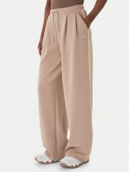 Guess Spodnie dresowe V6GB01 K2914 Beżowy Wide Leg. Brązowe spodnie dresowe damskie Guess, s, z aplikacjami, z dresówki. Za 434.99 zł.