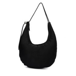 Torebka Calvin Klein. Czarne torebki klasyczne damskie Calvin Klein, bez dodatków. Za 529.99 zł.