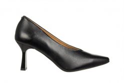 Czółenka Bayla-159 5065 076-P Czarny Lico 159199, Skóra naturalna - 37. Czarne czółenka damskie Bayla, bez wzorów, ze skóry, bez obcasa, na obcasie. W wyprzedaży za 269.10 zł.