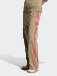 Adidas Spodnie dresowe w kolorze beżowym rozmiar: XXL. Brązowe spodnie dresowe damskie Adidas, xxl, bez wzorów, z dresówki. Za 174.95 zł.