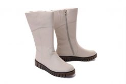 RIEKER Y3455-60 beige, kozaki damskie. Brązowe kozaki damskie Rieker, na zimę, bez obcasa, bez zapięcia. Za 379.90 zł.