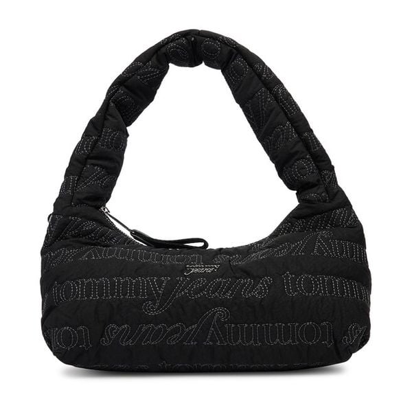 Torebka Tommy Jeans. Czarne torebki klasyczne damskie Tommy Jeans, z jeansu, bez dodatków. Za 267.99 zł.