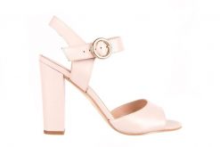 Sandały Bayla-056 8023-203 Beżowe Sandały 19 - 37. Brązowe sandały damskie Bayla, bez wzorów, ze skóry, bez obcasa, bez zapięcia. W wyprzedaży za 134.10 zł.