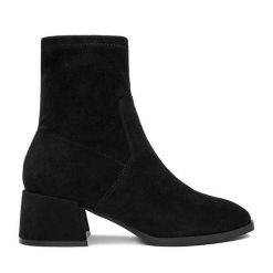 Botki JENNY. Czarne botki damskie Jenny, bez obcasa, na słupku, bez zapięcia. Za 169.99 zł.