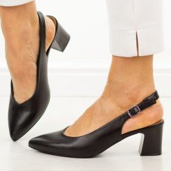 Czarne czółenka damskie bez pięty Sergio Leone Sk463. Czarne czółenka damskie Sergio Leone, bez wzorów, ze skóry, bez obcasa, na obcasie. Za 179.00 zł.