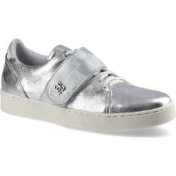 Srebrne Sneakersy Simen Damskie Modne Półbuty. Szare obuwie sportowe damskie Simen, na wiosnę, ze skóry, bez zapięcia. Za 239.00 zł.