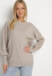 Beżowy Sweter z Wiskozą Ozdobiony Guzikami na Rękawach Sadvire. Brązowe swetry klasyczne damskie Born2be, z jeansu, bez kołnierzyka. Za 109.99 zł.