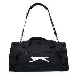 Torba sportowa Slazenger Medium Holdall Bag. Czarne torby sportowe Slazenger, bez wzorów, z gumy, małe. Za 99.99 zł.