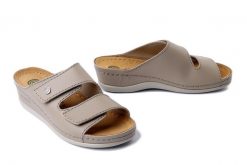DR. BRINKMANN 700617-08 beige, klapki damskie. Brązowe klapki damskie Dr. Brinkmann, bez wzorów, ze skóry, bez obcasa, bez zapięcia. Za 239.90 zł.
