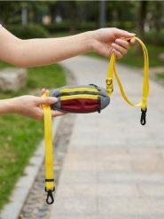 Saszetka spacerowa dla psa - żółty. Żółte nerki i saszetki damskie Sinsay, bez wzorów. Za 29.99 zł.