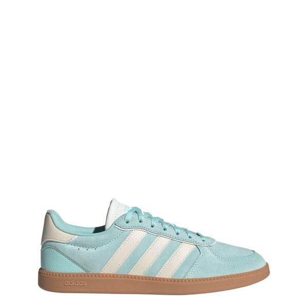 Buty Breaknet Sleek. Białe obuwie trekkingowe damskie Adidas, bez zapięcia. Za 259.00 zł.