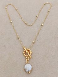 Luja Bijoux Pozłacany naszyjnik z zawieszką - dł. 44 cm rozmiar: onesize. Białe naszyjniki damskie Luja Bijoux, z perłą, pozłacane. Za 81.95 zł.