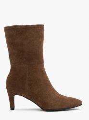 Brązowe wyższe botki ze skóry welurowej. Brązowe botki damskie Ryłko, ze skóry, za kostkę, bez obcasa, na szpilce, bez zapięcia. Za 499.99 zł.