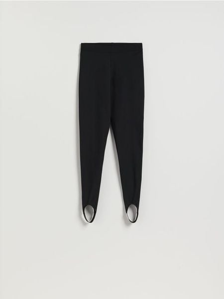 Legginsy z zapiętkami - czarny. Czarne legginsy damskie Reserved, l, bez wzorów, z dzianiny. Za 89.99 zł.