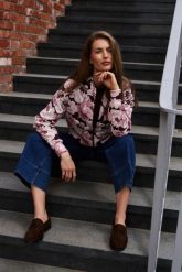 Rozpinana bluza z kwiatowym nadrukiem burgundowa. Czerwone bluzy damskie MOODO, s, bez wzorów, z bawełny, bez kaptura. Za 149.99 zł.