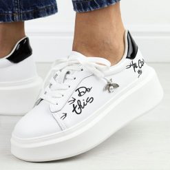 Białe skórzane sneakersy damskie na platformie Filippo Dp6300/24. Białe obuwie sportowe damskie Filippo, na jesień, ze skóry, bez zapięcia. Za 239.00 zł.