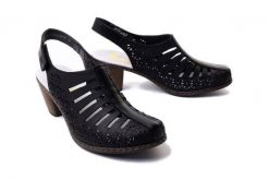 RIEKER 40959-00 black, sandały damskie. Czarne sandały damskie Rieker, w ażurowe wzory, bez obcasa, na obcasie, bez zapięcia. Za 319.90 zł.