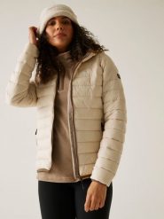 Regatta Kurtka pikowana "Marizion" w kolorze kremowym rozmiar: 38. Brązowe kurtki damskie Regatta, bez wzorów, bez kaptura. Za 173.99 zł.