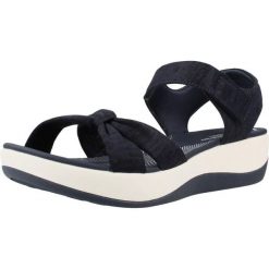 Sandały CLARKS ARLA SHORE Niebieski. Niebieskie sandały damskie Clarks, bez wzorów, z syntetyku, bez obcasa, bez zapięcia. Za 130.99 zł.