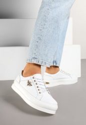 Biało-Złote Skórzane Sneakersy na Grubej Podeszwie z Przeszyciami i Broszką Nirnile. Białe obuwie sportowe damskie Renee, bez zapięcia. Za 159.99 zł.