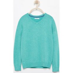 Sweter z dekoltem w serek - Turkusowy. Niebieskie bluzy niemowlęce Reserved, z dekoltem w serek. W wyprzedaży za 19.99 zł.