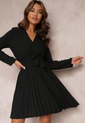 Czarna Sukienka Plisowana z Materiałowym Paskiem Jaresa. Czarne sukienki damskie Renee, bez wzorów, z materiału, eleganckie, bez ramiączek. W wyprzedaży za 75.99 zł.