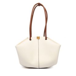 Torebka Coccinelle. Torebki klasyczne damskie Coccinelle, bez dodatków. Za 1,209.00 zł.