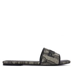 Klapki Furla. Czarne klapki damskie Furla, bez wzorów, bez obcasa, bez zapięcia. Za 869.99 zł.