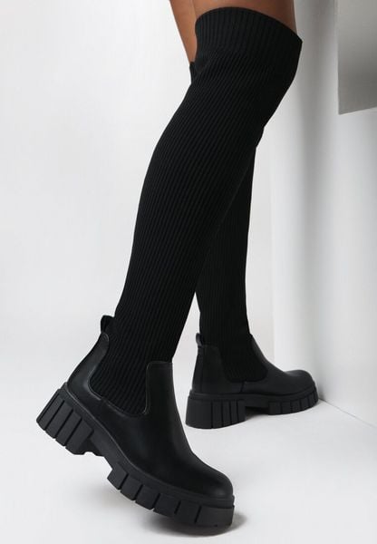 Czarne Kozaki z Elastyczną Cholewką Idandrou. Czarne kozaki damskie Born2be, z dzianiny, z okrągłym noskiem, za kolano, bez obcasa, na płaskiej podeszwie, bez zapięcia. Za 169.99 zł.